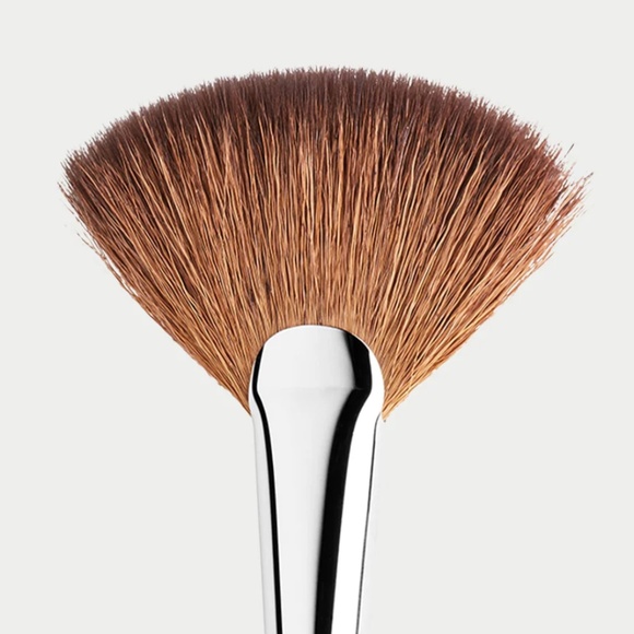 Trish McEvoy #62 Fan Brush (NIP) - Picture 2 of 8